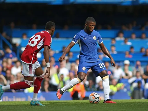 Chelsea dính cú lừa Moises Caicedo