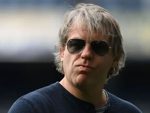 Chelsea được mời chào thương vụ điên rồ