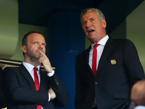 Chuyên gia: "Khó khăn tiếp tục bủa vây Ed Woodward"