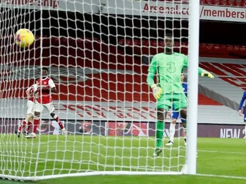 Sao Chelsea có phản ứng 'khó đỡ' trước siêu phẩm của sao Arsenal