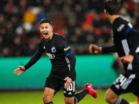 Chelsea hỏi mua Rooney Thụy Điển