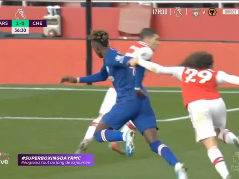 Chelsea mất trắng 1 thẻ đỏ và 1 quả penalty trước Arsenal?