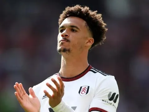 Chelsea, M.U tranh mua Antonee Robinson