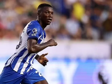 Chelsea nhận loạt cú sốc từ thương vụ Caicedo