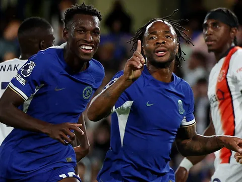Sterling lập cú đúp, Chelsea thắng tưng bừng 3 bàn