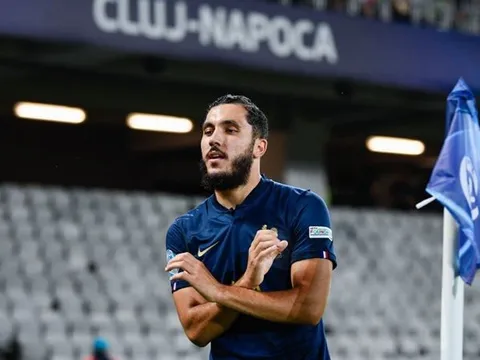 NÓNG! "Cú lừa" Rayan Cherki xuất hiện ở Chelsea