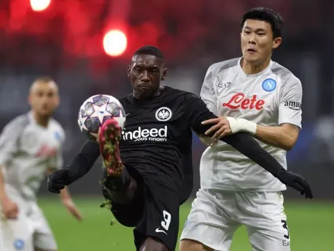 Chi 48 triệu euro, Man United giải phóng hợp đồng trung vệ số 1 thế giới