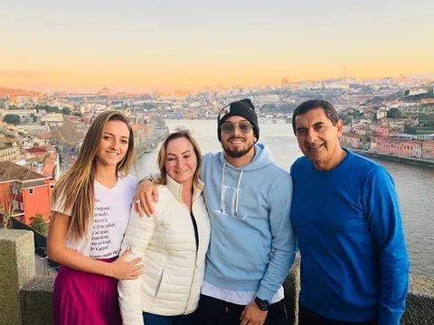 Chị gái của Telles lấn sân sang bóng đá chuyên nghiệp