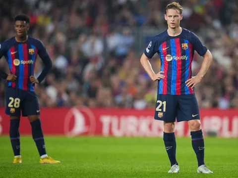 Chỉ Super League cứu được Barca