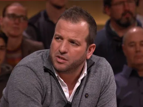 Chỉ trích Maguire của nước Đức, Van der Vaart bị đả kích dữ dội