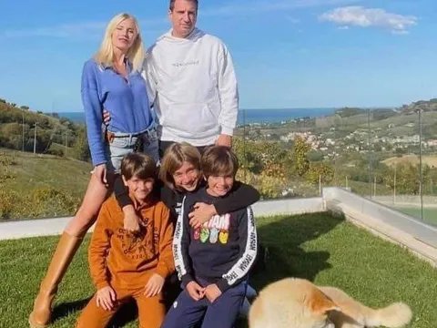 Chia tay Icardi, Wanda Nara đăng hình với người đàn ông khác