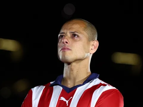 Chicharito bật khóc