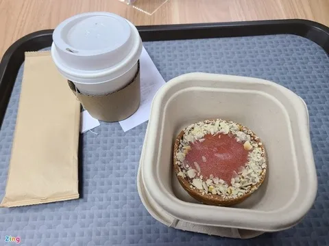 Chiếc hamburger giá gần 20 USD và 'tiếng Anh vỉa hè' ở World Cup
