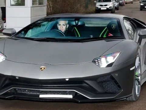 Chiếc Lamborghini Aventador trị giá 337.000 bảng của Antony gây chú ý
