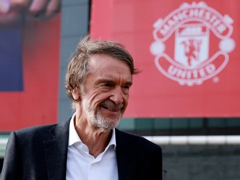 Chiêu trò giúp doanh nhân người Anh tiếp quản MU