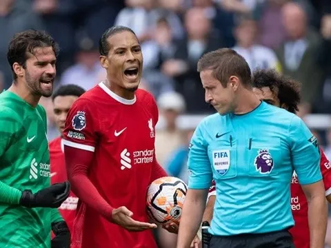 CHÍNH THỨC: Cú sốc Van Dijk ập đến