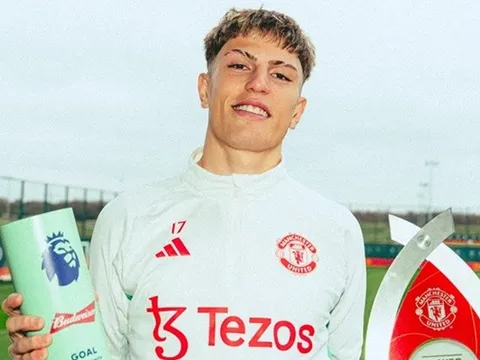 CHÍNH THỨC! Garnacho nhận cú đúp danh hiệu