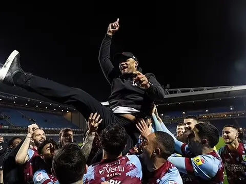 CHÍNH THỨC: Kompany đặt dấu chấm hết cho Chelsea và Tottenham