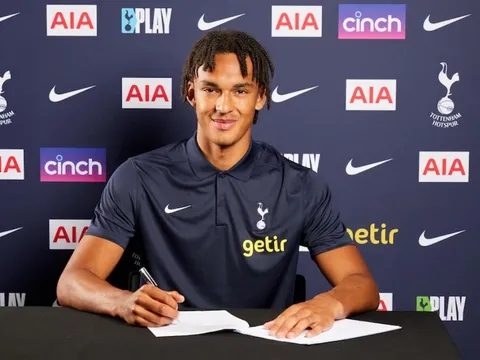 CHÍNH THỨC! Tottenham đón trung vệ tân binh