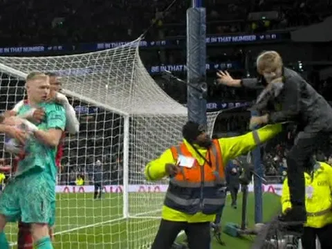 CHÍNH THỨC: Tottenham gửi thông điệp về sự cố Ramsdale bị tấn công