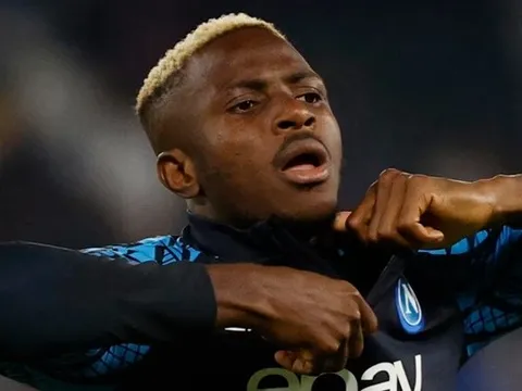 Chờ đến hè 2024, Chelsea có "giá sale" mua Osimhen