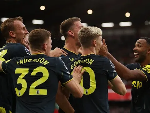 CHOÁNG! Newcastle United thắng đậm 8-0