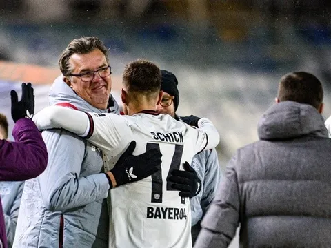 Choáng ngợp bởi Bayer Leverkusen