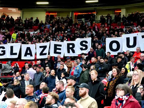 Choáng váng vụ Man Utd đổi chủ