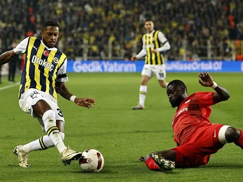 Choáng với Fred sau khi rời Man Utd