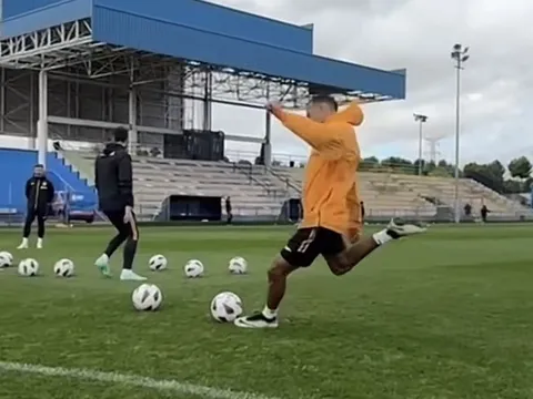 Choáng với Mason Greenwood