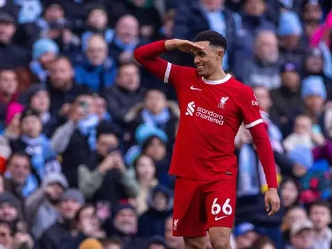 Chọc tức đối thủ, Alexander-Arnold nguy cơ bị kỷ luật