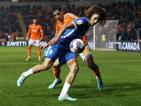 Chơi toàn diện, "nhạc trưởng" 20 tuổi khiến Man Utd mừng ra mặt