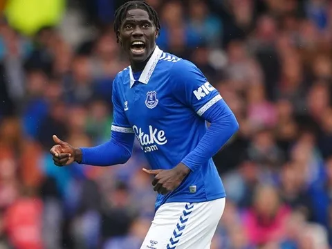 Chốt danh sách "tế thần", Barca ôm mộng đón máy quét Premier League