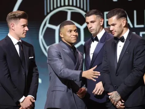 Chris Sutton chỉ ra thủ môn xuất sắc hơn cả Ederson