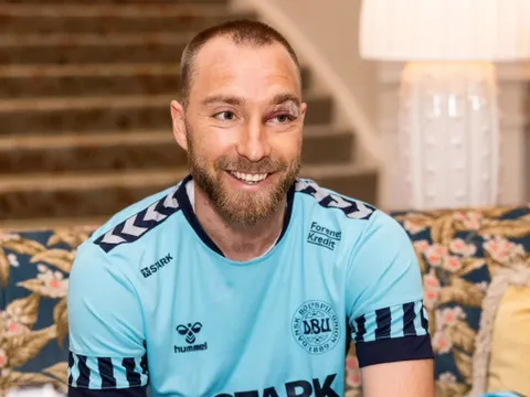 Christian Eriksen ủng hộ đồng hương đến Old Trafford