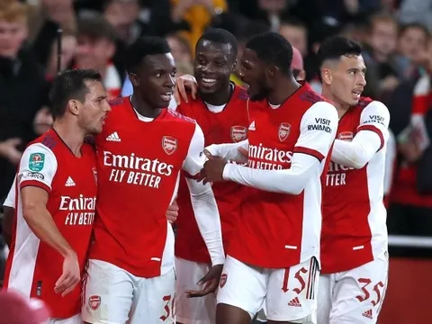 Chữ ký thiên tài giúp Arsenal tự tin giành điểm trước Liverpool