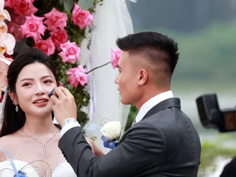 Chu Thanh Huyền nghẹn ngào, Quang Hải bật mí