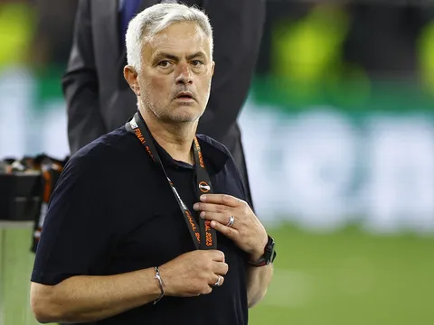Chủ tịch CLB Saudi Arabia bí mật gặp Mourinho