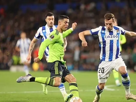 Chủ tịch cười nhạo về thông tin mua Ronaldo