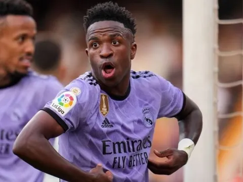 Chủ tịch FIFA lên án vụ Vinicius bị tấn công