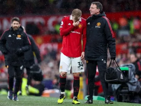 Chủ tịch lên tiếng về thương vụ Van de Beek