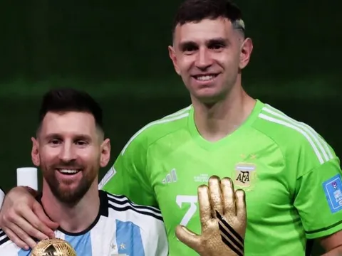 Chủ tịch UEFA chỉ trích Messi, Emiliano Martinez