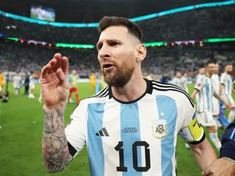 Chuỗi cảm xúc gay gắt của Messi trong trận thắng Hà Lan