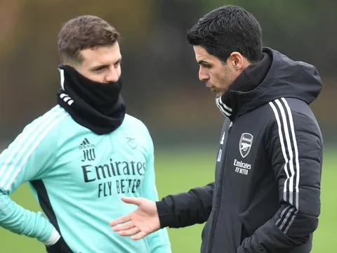 Chuyện gì xảy ra khi Jack Wilshere đụng độ Charlie Patino ở sân tập?