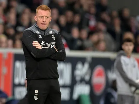 Chuyện HLV "chui" 30 tuổi khiến CLB Ligue 1 tốn 25.000 euro mỗi trận