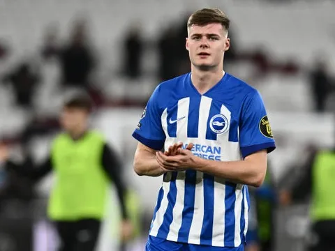 Chuyện quái gì đang xảy ra với Evan Ferguson?
