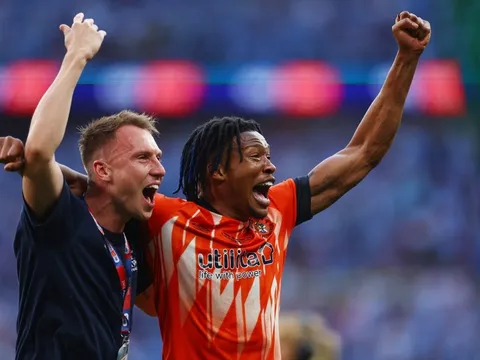 CLB 138 năm tuổi đổi đời nhờ vé dự Premier League