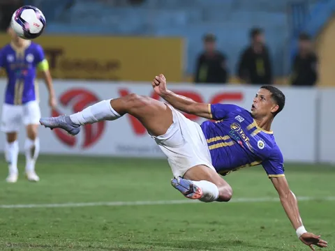 CLB Hà Nội đặt một tay vào chức vô địch V-League 2022