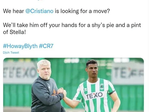 CLB hạng 6 Anh hỏi mua Ronaldo bằng bánh ngọt và bia