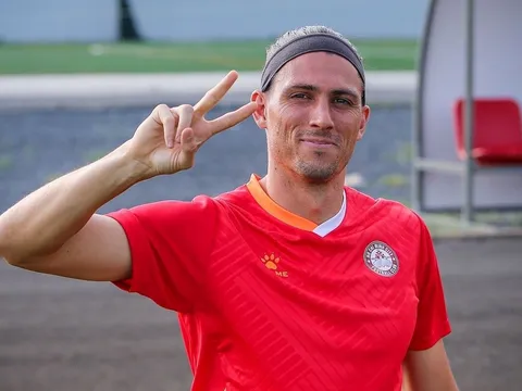 CLB TP.HCM vá điểm yếu chí tử để trụ hạng